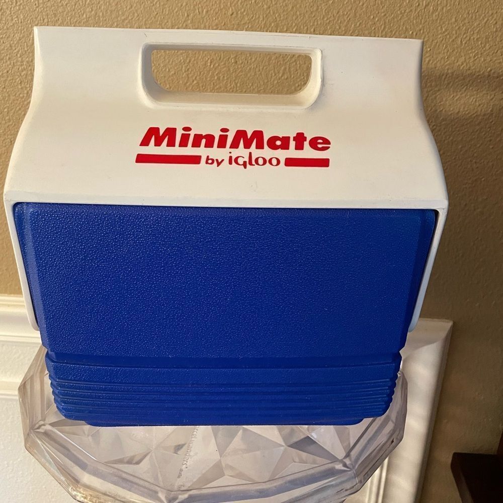 MiniMate Igloo Lunch Cooler Red White and Blue!